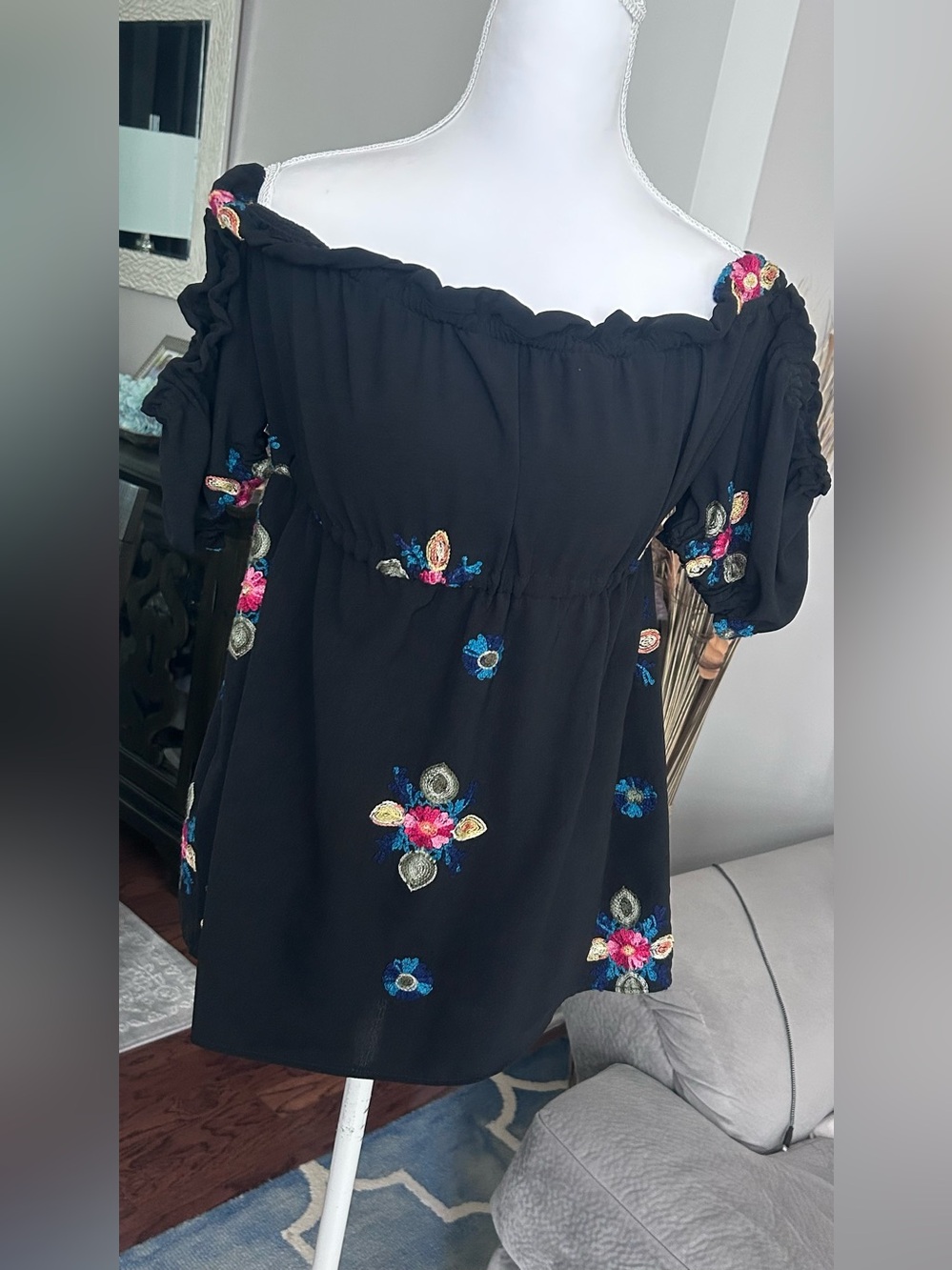 Women’s blouse Black Embroidered Floral Off-Shoulder Dress